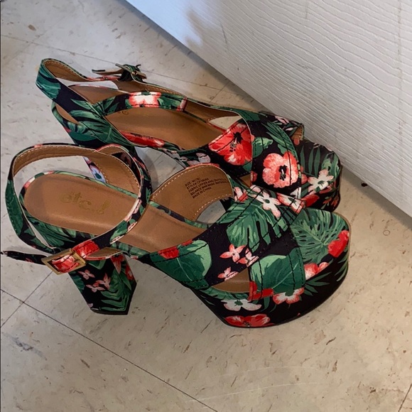 Platform flower pattern heels - Picture 3 of 3
